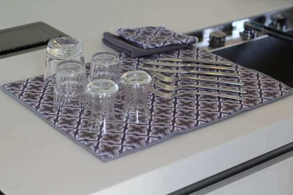 Mikrofaser Abtropfmatte 38 x 50 mm mit 2 Mikrofasertücher 30 x 30 cm Taupe